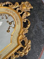Zeltīts sienas spogulis ar ziedu motīviem — Neorokoko stilā (Gilt Neo-Rococo Wall Mirror with Floral Motifs) (7048) - Image 6