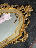 Zeltīts sienas spogulis ar ziedu motīviem — Neorokoko stilā (Gilt Neo-Rococo Wall Mirror with Floral Motifs) (7048) - Image 4