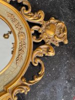 Zeltīts sienas spogulis ar ziedu motīviem — Neorokoko stilā (Gilt Neo-Rococo Wall Mirror with Floral Motifs) (7048) - Image 5