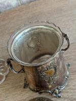 stikla cukurtrauks, greznā metāla turētājā ar vāciņu (5654) - Image 6