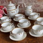 Limoges Porcelæn Te- og Kaffeservice til 8 i klassicistisk stil