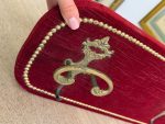Seinään kiinnitettävä vaateripustin punaisella samettikankaalla, keskikokoinen (6040) - Image 3