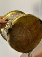 Misiņa Kašpo ar Caurstrādātu Arabesku Ornamentiku un Lauvas Galvas Kājiņām — Renesanses Atdzimšanas stils, Francija / Beļģija, ap 1870.–1900. Neliela Izmēra Kašpo ar Smalku Detalizāciju, Viegls Pēc Svara (5058) - Image 13