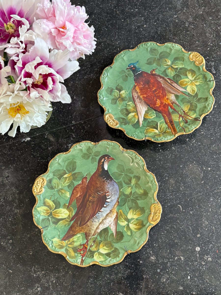 sienas, porcelāna šķīvji ar putnu motīviem un zelta krāsas detalizāciju, pieejami 2gab (7051) - Image 1