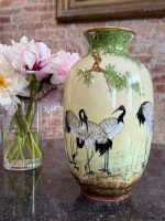 Apgleznota "Limoges" porcelāna vāze ar dzērvēm — japonisma stilā (Hand-Painted "Limoges" Porcelain Vase in Japonism Style) (7050) - Image 2