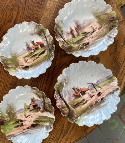 Maza Izmēra Porcelāna Šķīvji, 4gab (4342)