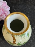Apgleznota "Limoges" porcelāna vāze ar dzērvēm — japonisma stilā (Hand-Painted "Limoges" Porcelain Vase in Japonism Style) (7050) - Image 9
