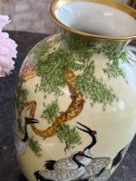 Apgleznota "Limoges" porcelāna vāze ar dzērvēm — japonisma stilā (Hand-Painted "Limoges" Porcelain Vase in Japonism Style) (7050) - Image 7