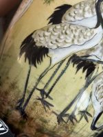 Apgleznota "Limoges" porcelāna vāze ar dzērvēm — japonisma stilā (Hand-Painted "Limoges" Porcelain Vase in Japonism Style) (7050) - Image 6