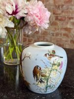Neliela Vidēja Limoges porcelāna vāze ar putniem (Small Limoges Porcelain Vase) (7055) - Image 2