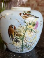 Neliela Vidēja Limoges porcelāna vāze ar putniem (Small Limoges Porcelain Vase) (7055) - Image 4
