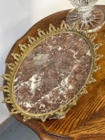 Antīka marmora paplāte ar misiņa apmali — Luija XVI stilā, smaga (antique brass marble display tray) (5048) - Image 3