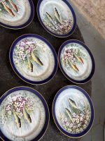 izsmalcināta "Limoge" porcelāna servīze ar zivīm, tumši zilā krāsā ar zelta krāsas akcentu, ar mākslinieka parakstu (7054) - Image 5