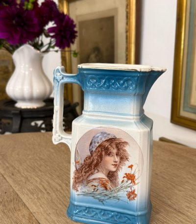 Antik Art Nouveau majolica portræt kande "Flower Girl" - MZ Austria