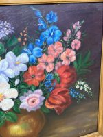 Grezna holandiešu stila klusā daba "Ziedi vāzē" greznā zeltītā rāmī — parakstīta, 1974. gads, (Antique style floral still life oil painting in ornate gilded frame) (5365) - Image 6