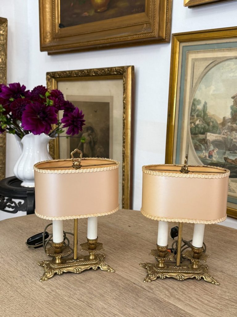2 stk. bordlamper, lille størrelse, lette, 2 pærer hver (6071)