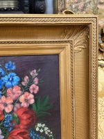 Grezna holandiešu stila klusā daba "Ziedi vāzē" greznā zeltītā rāmī — parakstīta, 1974. gads, (Antique style floral still life oil painting in ornate gilded frame) (5365) - Image 8