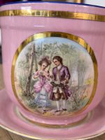 porcelāna kašpo/puķpods ar šķīvi pamatnē, Neo-Rokoko / Romantisms, vidēja izmēra (6087) - Image 4