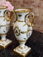 Limoges porcelāna vāžu pāris (2 gab.) — Ampīra stilā ar zelta gulbjiem un bitēm (7096) - Image 4