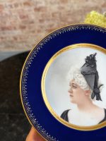 Porcelāna kūku šķīvis ar portretu un parakstu, neliela izmēra (7153) - Image 9