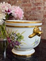 Ar rokām apgleznots porcelāna kašpo ar ziedu motīvu — klasicisma stilā (Hand-Painted Limoges Porcelain Cachepot in Neoclassical Style) (7059) - Image 2