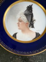 Porcelāna kūku šķīvis ar portretu un parakstu, neliela izmēra (7153) - Image 11