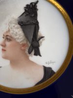 Porcelāna kūku šķīvis ar portretu un parakstu, neliela izmēra (7153) - Image 3
