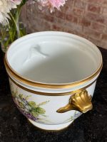 Ar rokām apgleznots porcelāna kašpo ar ziedu motīvu — klasicisma stilā (Hand-Painted Limoges Porcelain Cachepot in Neoclassical Style) (7059) - Image 10