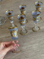 Sešu Murano stikla liķiera glāzīšu komplekts ar roku apgleznotu emaljas ziedu dekoru zilpelēkā tonī — Murano, Itālija, ap 1920.–1960. gads, 6gab (5583) - Image 6