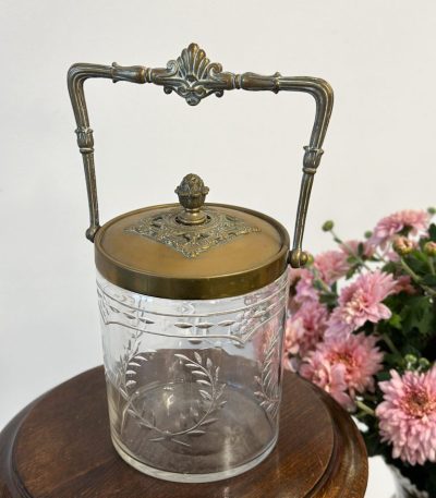 Luksuriøs glas sukker skål med fine detaljer, låg og hank