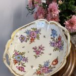 Porcelāna Trauks ar Ziedu Detalizāciju, Vidēja Izmēra (5106)