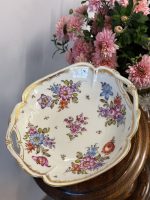 Porcelāna Trauks ar Ziedu Detalizāciju, Vidēja Izmēra (5106)