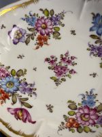 Porcelāna Trauks ar Ziedu Detalizāciju, Vidēja Izmēra (5106) - Image 4