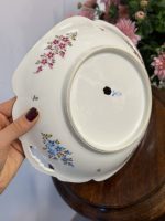 Porcelāna Trauks ar Ziedu Detalizāciju, Vidēja Izmēra (5106) - Image 5