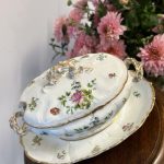 Neliela Izmēra Porcelāna Terīne ar Vāku (5075)
