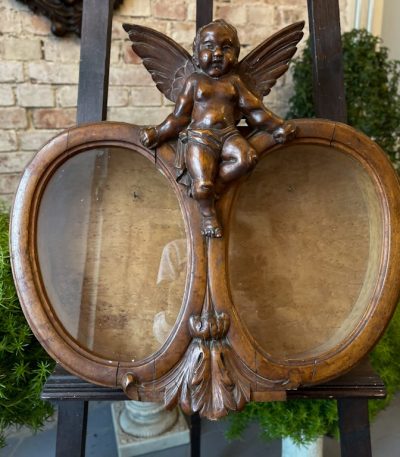 Antikt vægskab med skulpturel putto engel - Historicisme, Frankrig/Belgien, ca. 1860-1890