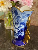 Zila porcelāna vāze ar ziedu motīvu un zelta rokturiem — Neorokoko stilā (Blue Limoges Porcelain Vase in Neo-Rococo Style) (7085) - Image 4