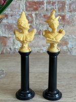 Pjero un Kolombīnas bistiņu pāris uz kolonnām — Commedia dell'Arte motīvs, Historicisms / Belle Époque, Francija vai Centrāleiropa, ap 1880.–1910. (Figūriņu Pāris ar Klaunu Motīviem, Neliela Izmēra, Vieglas Pēc Svara)(5584) - Image 2