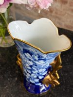 Zila porcelāna vāze ar ziedu motīvu un zelta rokturiem — Neorokoko stilā (Blue Limoges Porcelain Vase in Neo-Rococo Style) (7085) - Image 12