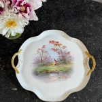 Liela porcelāna paplāte ar zelta krāsas rokturiem (7084)