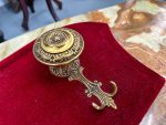 Pakarināmais ar Sarkanu Samta Audumu, Vidēji Maza Izmēra (4167) - Image 7