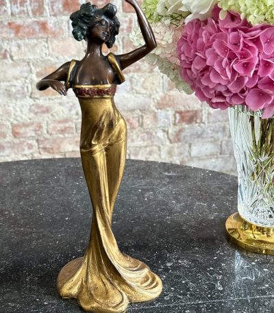Art Nouveau kvindefigur med signatur, mellemstor (7123)