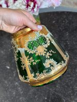 Apgleznota Tumši zaļa vāze ar zelta krāsas detalizāciju, Neliela izmēra (7097) - Image 5