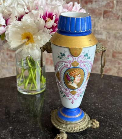 porcelain vase with bronze mounts Empire style