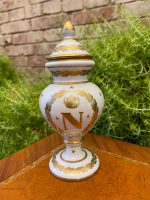 Miniatūra porcelāna vāze ar vāku (2882)