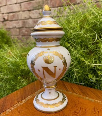 Miniature porcelænsvase med låg (2882)