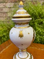 Miniatūra porcelāna vāze ar vāku (2882) - Image 5