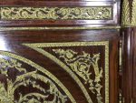 Ļiela izmēra Monumentāla Kumode ar Bronzas Appliqué un Melnu Marmoru — Boulle stils, Francija, 19.gs. (200) - Image 10