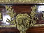 Ļiela izmēra Monumentāla Kumode ar Bronzas Appliqué un Melnu Marmoru — Boulle stils, Francija, 19.gs. (200) - Image 7