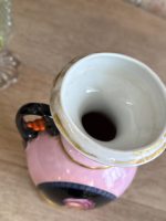 Rozā porcelāna dekoratīvā vāze ar orientālistisku portretu medaljonu, melniem arabesku rokturiem un koraļļu akcentiem — Historicisms / Neorenesanse, Vieux Paris tradīcija, Francija, ap 1850.–1880. gadu (5580) - Image 9